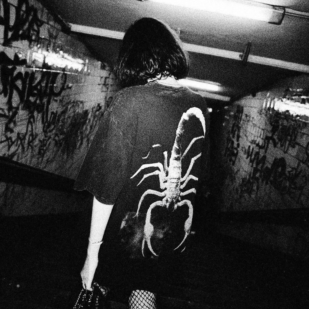 T-shirt oversize lavata con acido Send me to Hell®