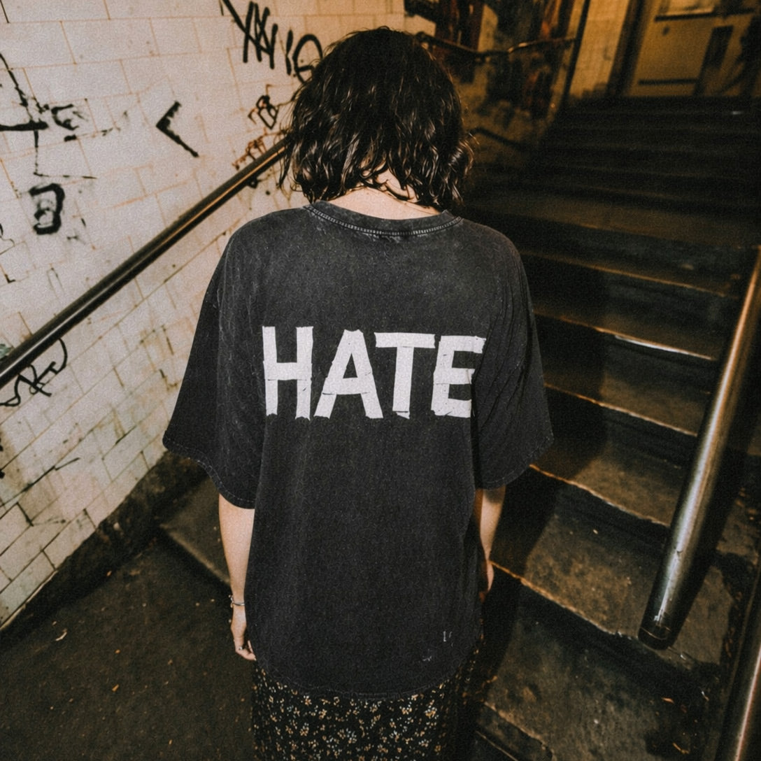 T-shirt oversize lavata con acido Send me to Hell®