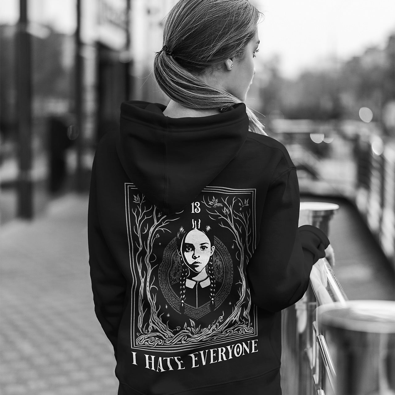 Lagerware: Wednesday Addams Kapuzenpullover
